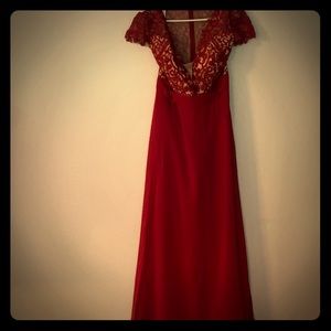 Women’s JJ’s House maroon bridesmaids dress.